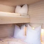 Hausboot Isa - Huus & Botel