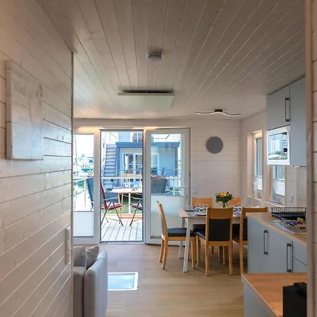 Hausboot Isa - Huus & Bateau-hôtel *