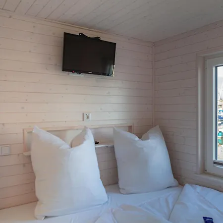 Hausboot Isa - Huus & Bateau-hôtel Großenbrode