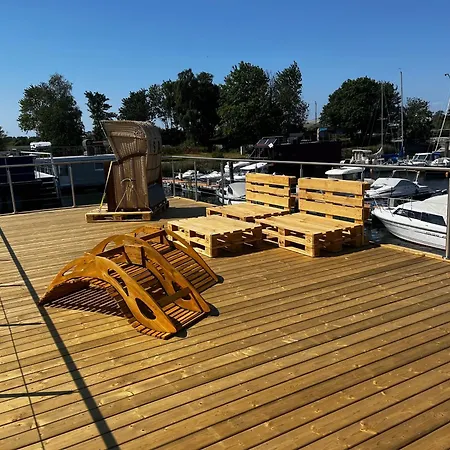 Hausboot Isa - Huus & Bateau-hôtel Großenbrode