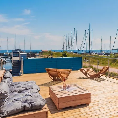 Hausboot Isa - Huus & Bateau-hôtel Großenbrode